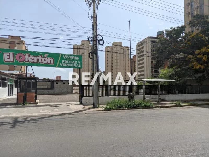 Se presenta en Venta Terreno con una inigualable oportunidad de Inversión y Desarrollo en Calle 67 Cecilio Acosta con Av 8 Santa Rita Maracaibo Zulia