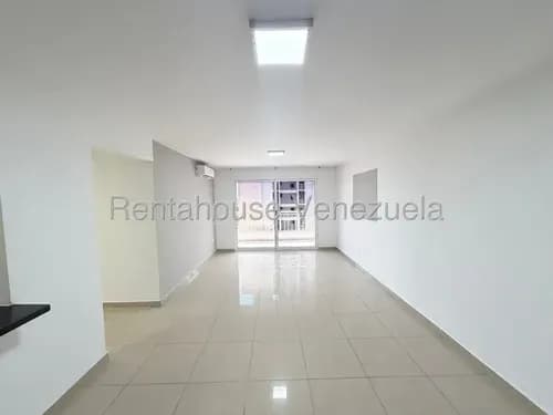 Dalisa Bigott Vende Apartamento En Obra Blanca Con Piscina | 3h/2b | Pisos De Porcelanato, Lara Palace | Barquisimeto - Oeste # 26-19175