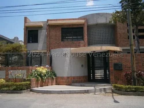 Kc.g. #24-13985 Déjate Cautivar Por Esta Impresionante Casa En Venta Zona Tranquila En San Antonio De Los Altos Club De Campo