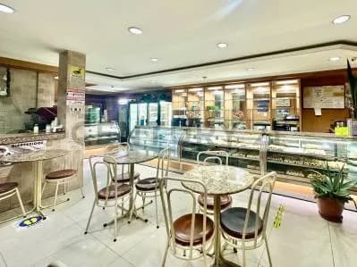 AJ - Venta de Local Comercial a pie de calle y su Fondo de Comercio en Chacao