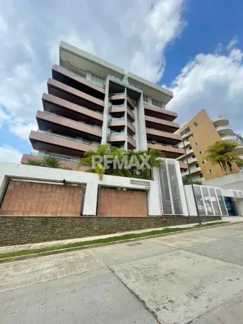 Se alquila Lujoso Apartamento en Res. Guataparo Lake. Urb, Terrazas del country. Completamente a estrenar.