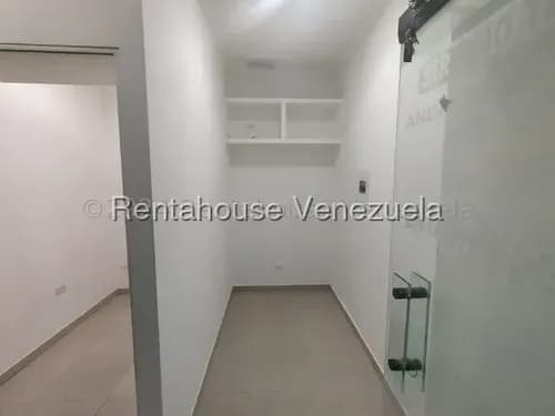 $ Maria Luisa Mendoza Vende Este Estupendo Local Comercial En Cc Paris, Barquisimeto/este. Con 21m2, En Optimas Condiciones. 2 6 3 7 9 3.