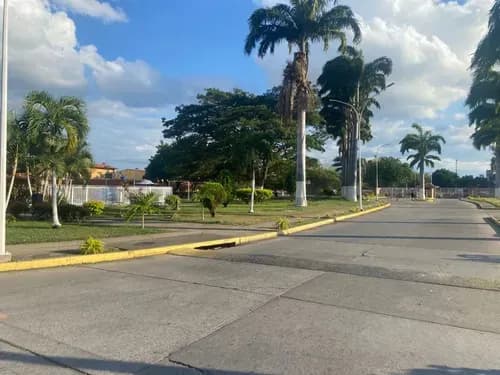 Venta Town House, Conj. Res. Laguna Club, Los Jarales D30-87