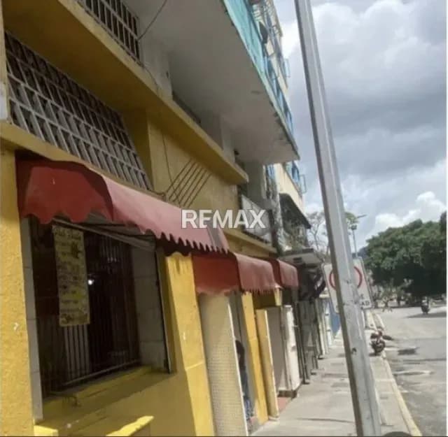 Vendo edificio con locales comerciales en el centro de Caracas