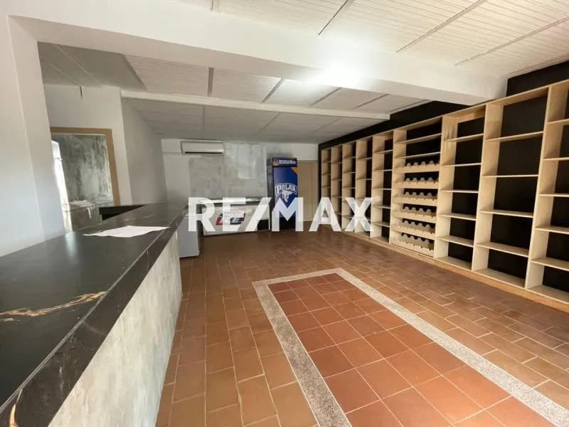 Local en venta sobre la Av os caobos de santa irene