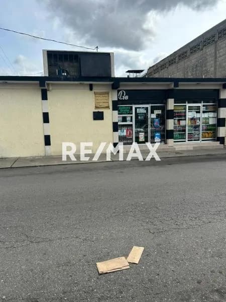 EN VENTA LOCAL COMERCIAL UBICADO EN ZONA ESTRATEGICA DE LA CARRERA 16 DE BARQUISIMETO.