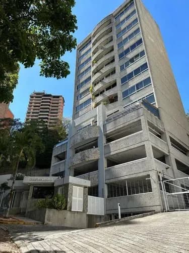 Clásico Y Lujoso Apartamento Totalmente Amoblado En Piso Medio Con Acabados En Mármol, Exclusivo Edificio Con Pozo Propio Y Planta Eléctrica Urbanización El Parral, Residencias Castellana Ao-rm