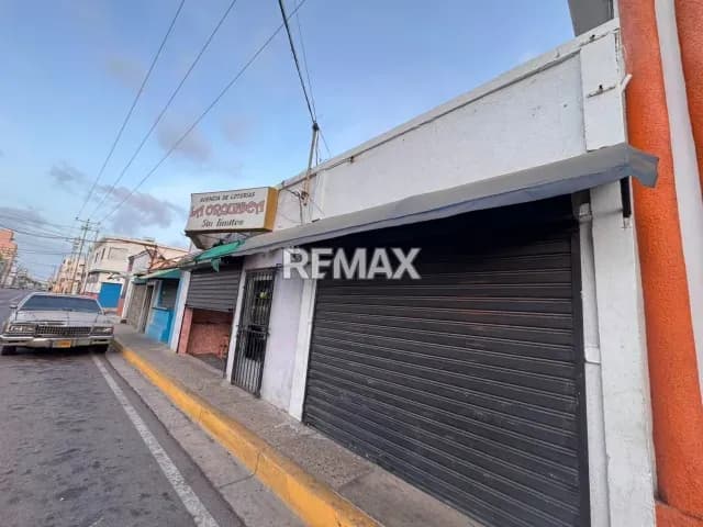 Casa multipropósito con dos locales en Venta ubicada en el centro de Punto Fijo