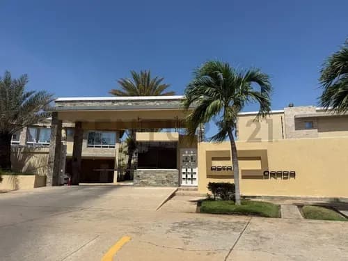 Townhouse En Alquiler En Puerto La Cruz Cr. Costa Dorada