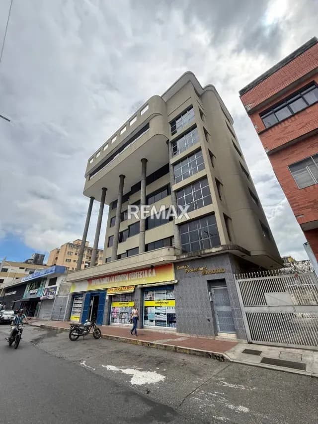 En Alquiler Edificio de 5 plantas, denominado Centro Profersional MASCOLO