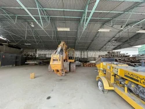 Galpón Con Terreno Y Oficinas En Venta En Guarenas. Luis Infante 24-27510