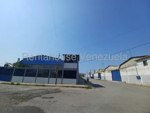 25-17891 Jesus Teran Vende Amplio, Iluminado Galpón Con Planta Electrica, Oficinas, Cercado Ubicado En Zona Industrial 3 De Bqto