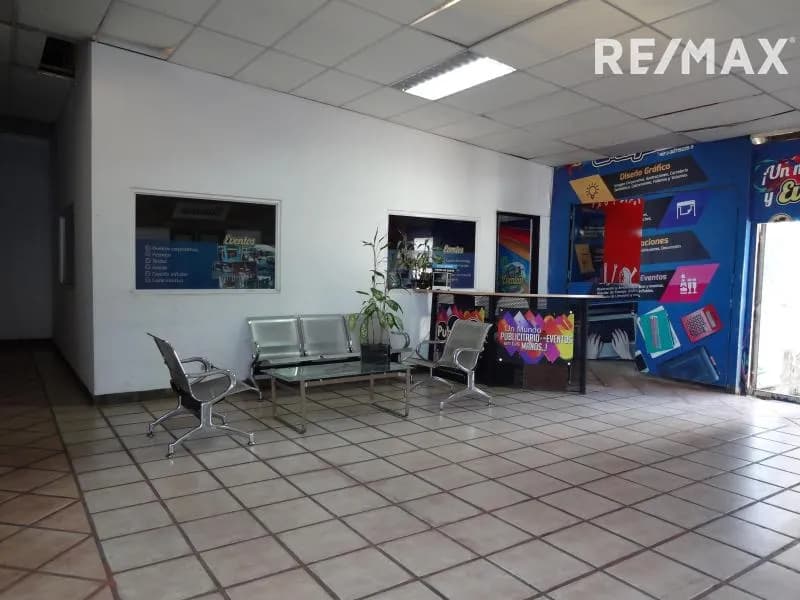 Versátil Galpón en Venta en Avenida Libertador