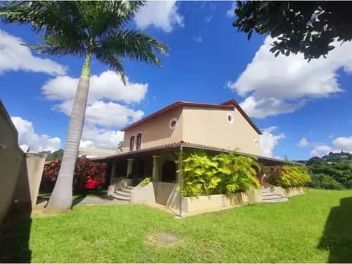 Se Vende Casa 1100m² 4h+1s/6b+1s/4p Prados Del Este
