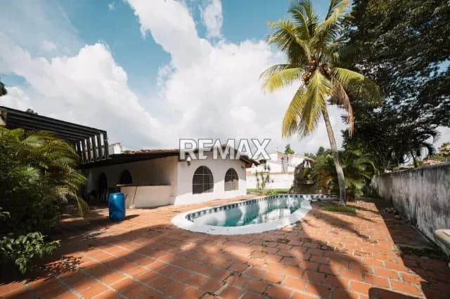 EN VENTA CASA EN COLINAS DE GUATAPARO
