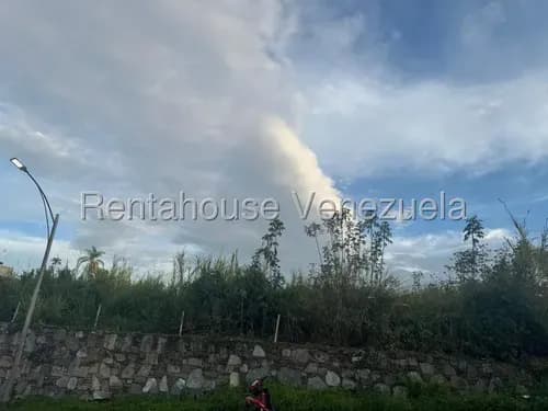 Terreno En Venta Ubicado En La Mejor Zona De La Lagunita. Belkis 25-14569