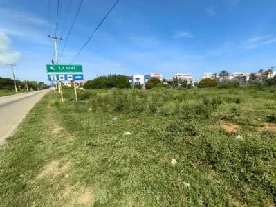 EXCELENTE TERRENO EN LA AVENIDA 31 DE JULIO A POCOS METROS DE PLAYA EL AGUA