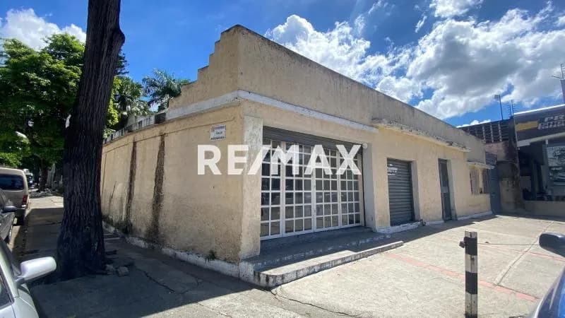 Alquiler de Casa Comercial en av ppal los chaguaramos
