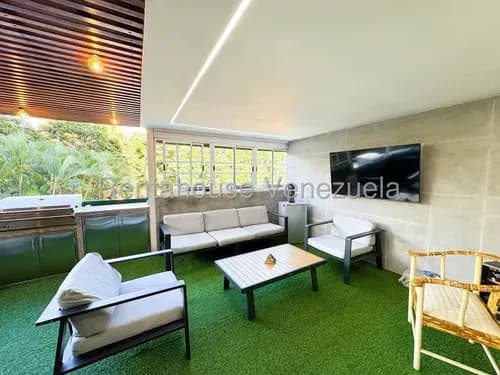 Apartamento En Venta En Santa Eduvigis Remodelado Con Terraza Edificio Con Piscina / Rf