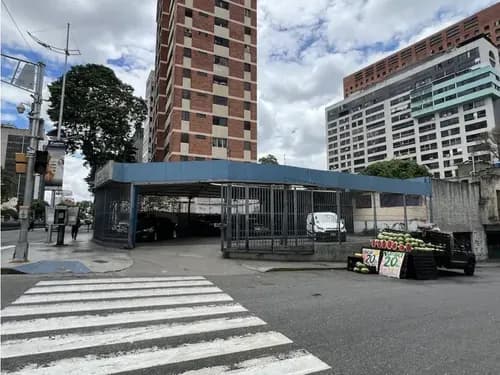 Concesionario/local De Vehículos Av. Libertador