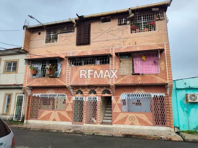 Se Vende Casa Residencia en Guaritos IV