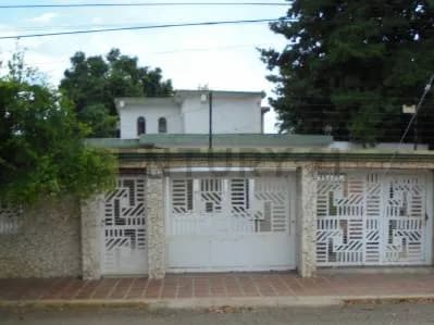 En venta amplia casa en Urb. El Prado - Maracaibo