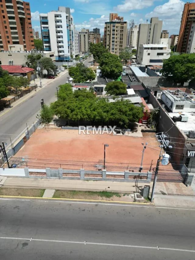 TERRENO EN VENTA EN LA AVENIDA 8 SANTA RITA CON CALLE 74