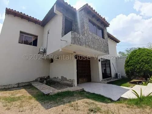 Yolmar Mendoza Vende Hermosa Casa En El Este De Barquisimeto, Con Amplias Habitaciones, Espaciosos Jardines Y Un Entorno Ideal Para El Disfrute Familiar.