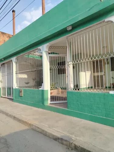 Beraca 011 Venta De Casa De 2 Niveles En Urb. Araguaney Calle 3 Palo Negro - Aragua.