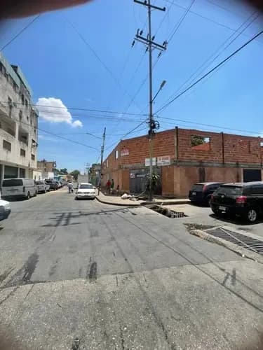 Leandro Araque Inzitu Realtors Ofrece En Alquiler O Venta Galpon Oportunidad Industrial En Municipio Los Guayos - El Roble 50mts Plaza Bolívar