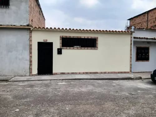 Venta: Casa A Pie De Calle En La Ermita