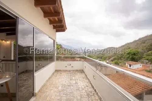 ¡bienvenido A Tu Nuevo Hogar En Santa Sofía! Impresionante Propiedad Actualizada Y Llena De Luz Natural 26-5940 Js