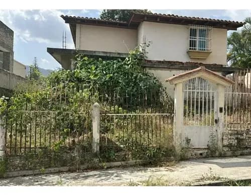 En Venta Casa Para Remodelar, Ubicada En El Castaño Mcy.