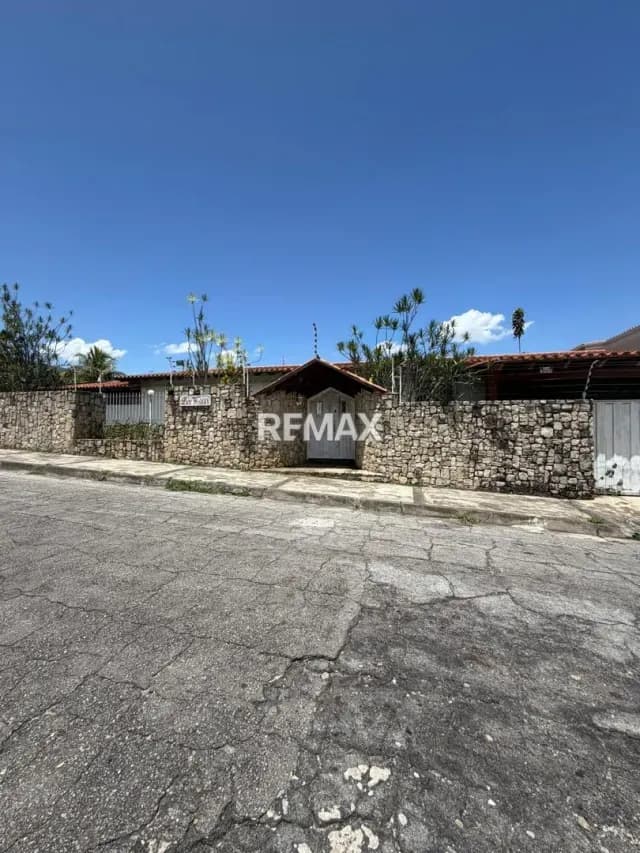 EN VENTA ESTUPENDA CASA, UBICADA EN EL CASTAÑO, MARACAY
