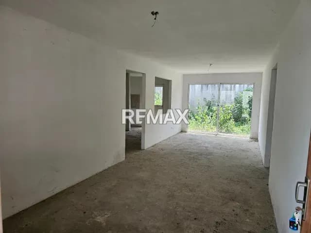 CASA EN VENTA EN EXCELENTE ZONA DE ARAURE
