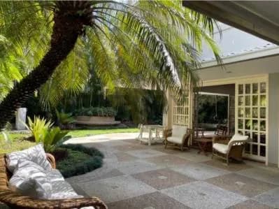 Espectacular casa en Altamira con amplios jardines
