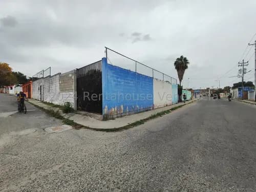 Maritza Lucena Alquila En Zona Comercial Por Excelencia Y Una Esquina Con Mucho Tránsito, Tenemos Este Terreno En Cabudare, Ideal Para Comercial O Residencial.