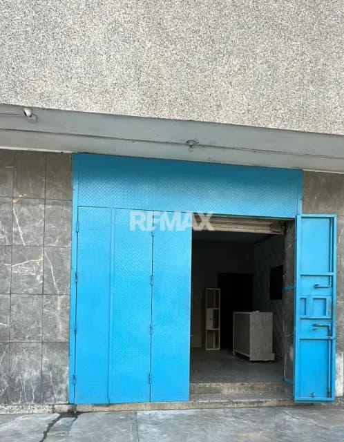 Se alquila local a pie de calle con alta tráfico peatonal y vehicular. Carrera 24 con calle 28