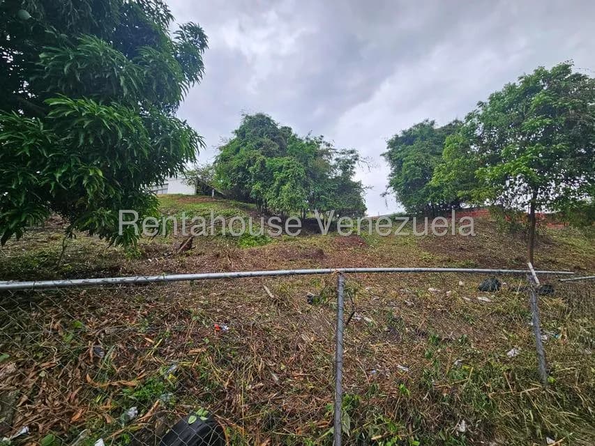 Terreno (Residencial) en Venta en Prados del Este, Distrito Metropolitano