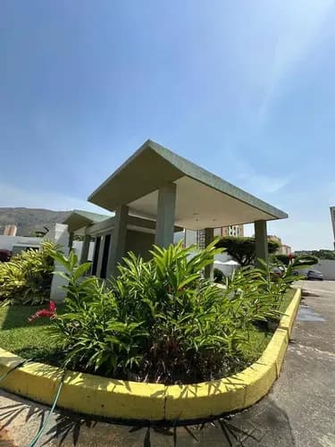 Town House De Esquina Remodelado De 152 M2 Aproximadamente En Conjunto Cerrado Con Vigilancia Privada Y Cerco Eléctrico. El Rincon.