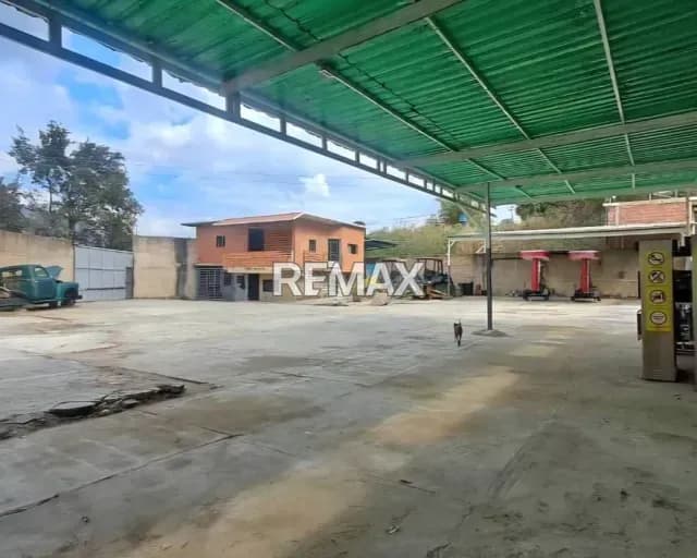 SE AlQUILA GALPON de 1800 m2. NAGUANAGUA.