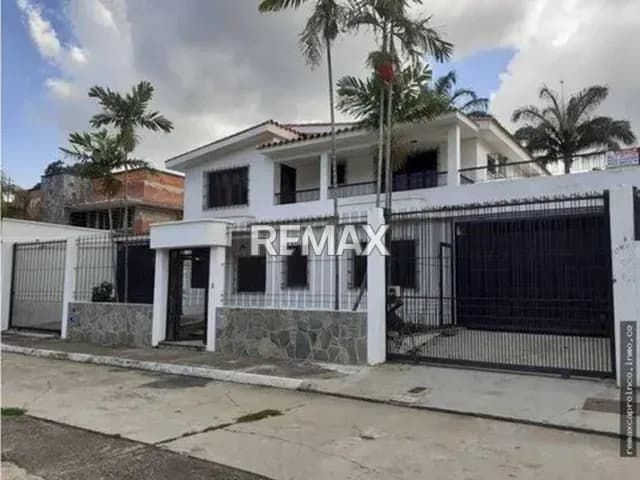 Casa Comercial o Residencial en Venta en Urb El Recreo Cerca de la Av Bolivar Valencia