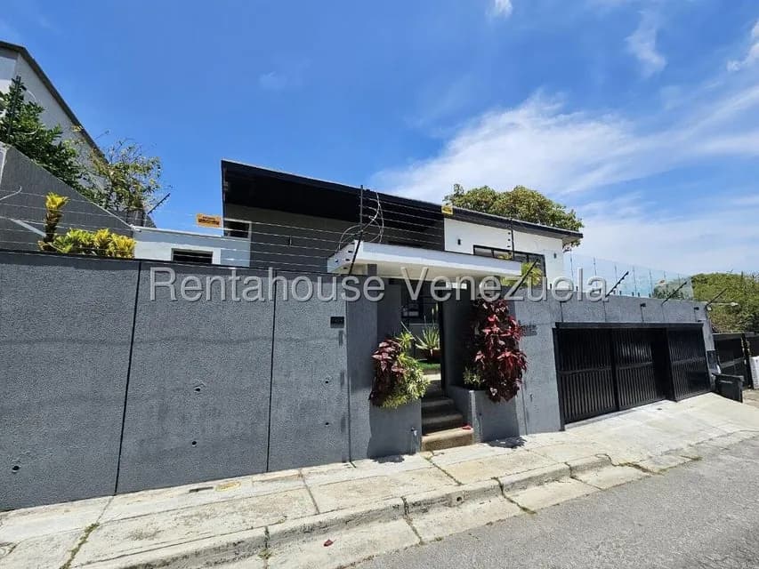 Casa (Duplex) en Alquiler en Prados del Este, Distrito Metropolitano