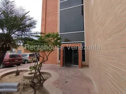 Para Ti Emprendedor Que Busca Un Espacio Listo Para Personalizar A Tu Medida, Tenemos Esta Oficina En Alquiler En La Zona Industrial De La Ciudad. Ideal Para Oficina Administrativa O Almacen.
