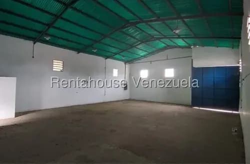 Galpon En Alquiler En Pleno Centro De Coro # 26-4861