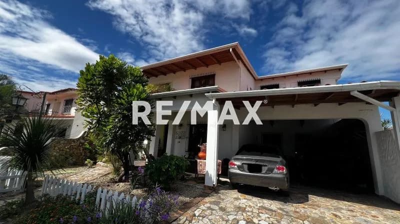 HERMOSA CASA COUNTRY EN EL URBANISMO EXCLUSIVO LA MANTUANA COUNTRY TURMERO