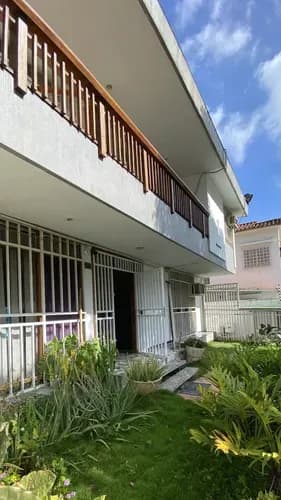 Casa Comercial En Alquiler En Colinas De Bello Monte Cerca Del Metro.