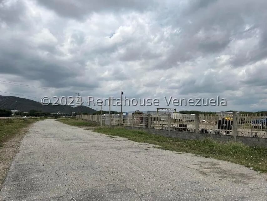 Terreno (Comercial) en Venta en Zona Oeste, Lara