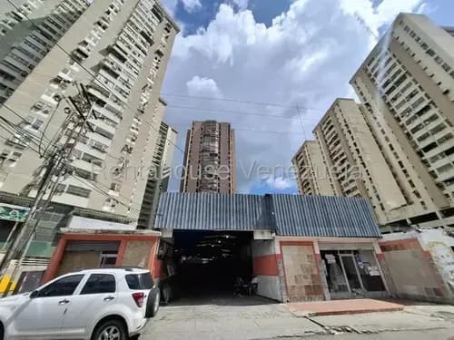 En Venta Galpón Con Locales Comerciales En Zona Centro De Maracay Db 26-241