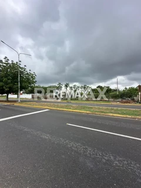 TERRENO EN VENTA EN AVENIDA FUERZAS ARMADAS